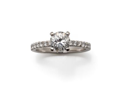 Solitaire ring in platinum 850 thousandths...