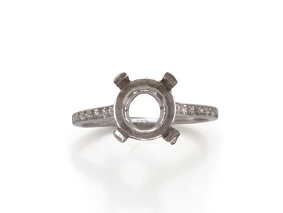 Ring setting in 850 thousandths platinum...