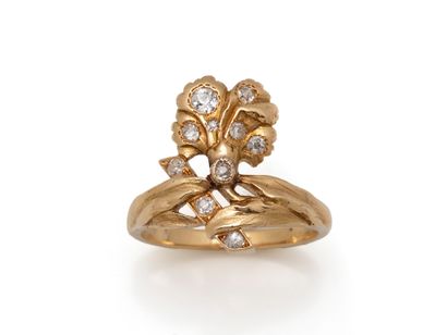 Ring in 750 thousandths gold, with finely...