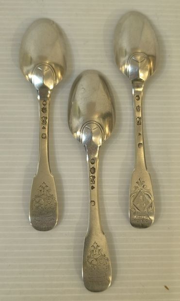 TROIS PETITES CUILLERS en argent. DINAN,...