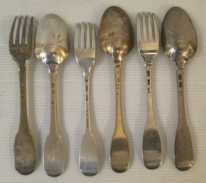 DEUX COUVERTS DE TABLE, CUILLER A SOUPE,...