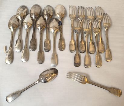 SERIE DE NEUF COUVERTS DE TABLE en argent...