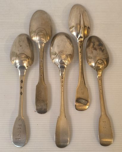 CINQ CUILLERS A SOUPE en argent. SAUMUR,...