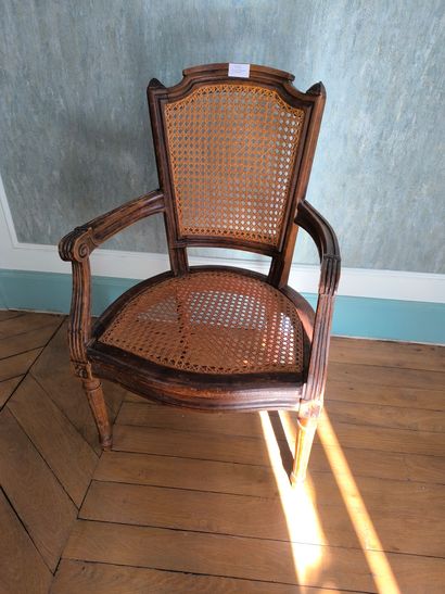 Fauteuil d'enfant canné, style Louis XVI...
