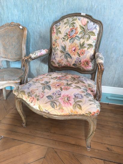 Fauteuil dossier à la Reine en bois relaqué...