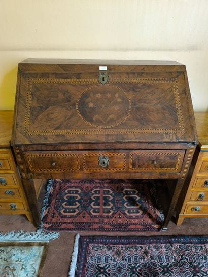 Bureau de pente en placage décor floral,...