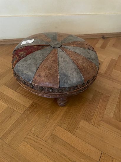 Tabouret de pieds rond garni de cuir H: 10...