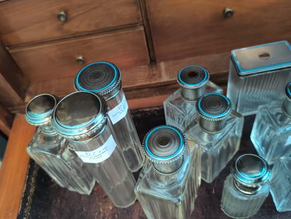 4 dessous de bouteille en verre montés argent...