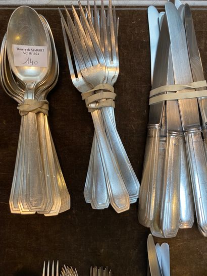 Ménagère en métal argenté, à pans coupés,...