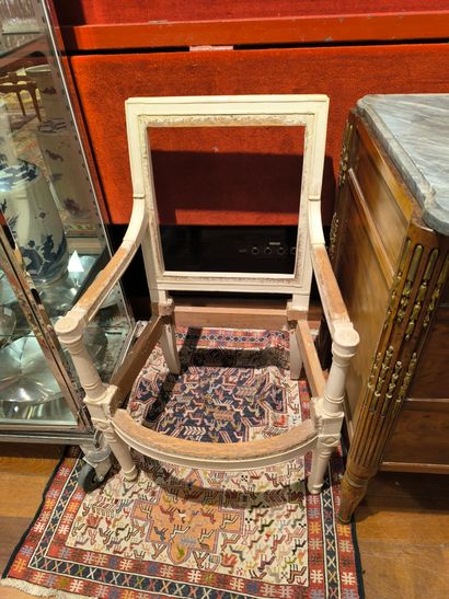 5 fauteuils en noyer, ou acajou, ou laqué,...