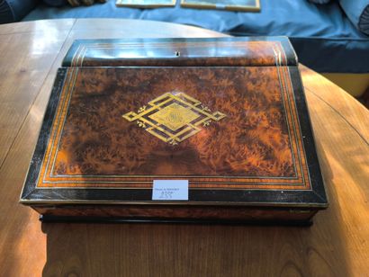 Ecritoire de bureau en placage d'acajou,...