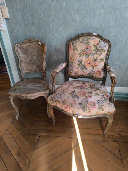 Fauteuil dossier à la Reine en bois relaqué...