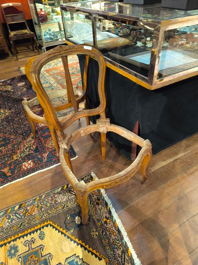 Paire de chaises en bois naturel sculpté...