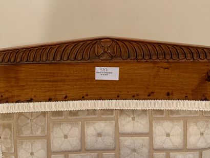 Paire de fauteuils en bois fruitier sculpté,...