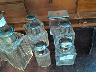4 dessous de bouteille en verre montés argent...