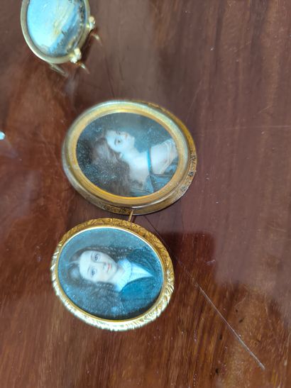 Deux miniatures dont une montée en broche...
