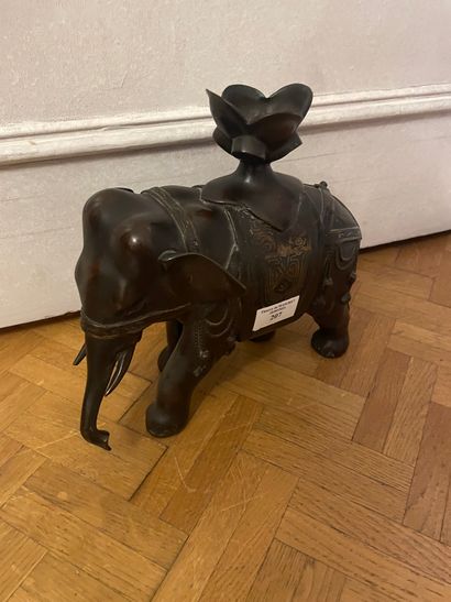 JAPON 
Eléphant 
Bronze émaillé 
Fin du XIXème...