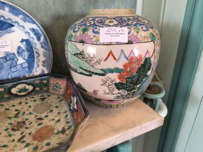 Lot de porcelaine Chine en blanc et bleu...