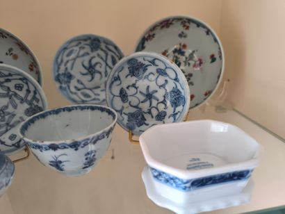 Lot de porcelaine, flacons, coupelles, tabatières,...