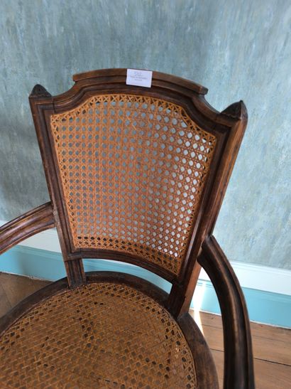 Fauteuil d'enfant canné, style Louis XVI...