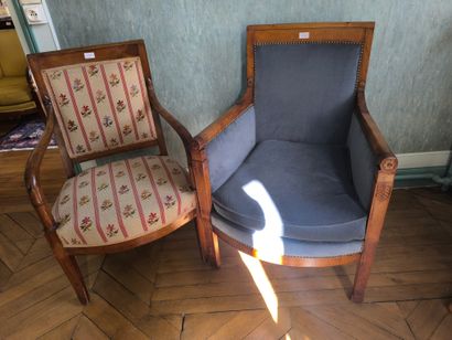 Bergère et un fauteuil en bois fruitier ....