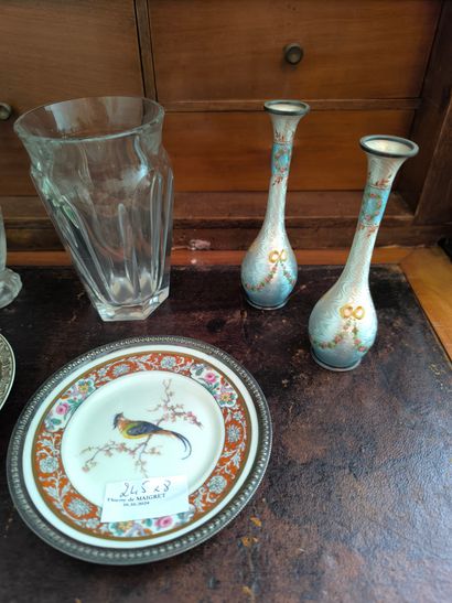 Lot : vase Baccarrat, vase Daum en cristal...