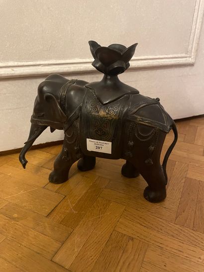 JAPON 
Eléphant 
Bronze émaillé 
Fin du XIXème...