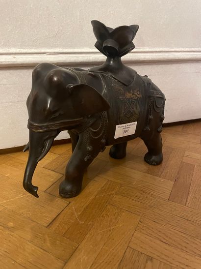 JAPON 
Eléphant 
Bronze émaillé 
Fin du XIXème...