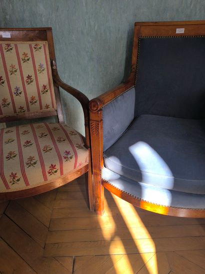Bergère et un fauteuil en bois fruitier ....