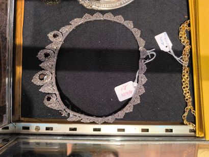 Collier ras du cou argent et fantaisies,...