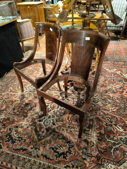 Quatre chaises en placage d'acajou, XIXe...