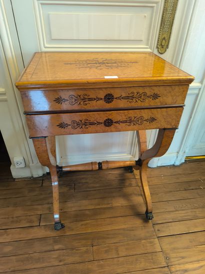 Coiffeuse en placage de bois indigènes, décor...