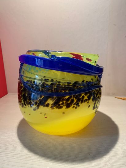 Vase en verre multicouches, bleu et jaune,...