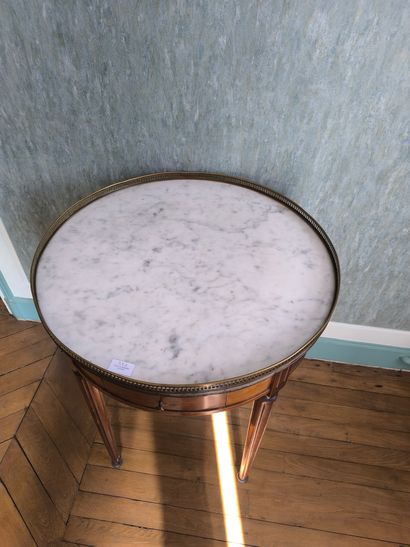 Table bouillotte de style Louis XVI, dessus...