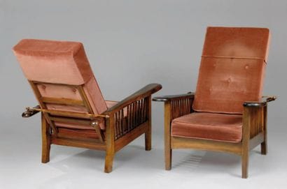 MAURICE
Paire de fauteuils en bois vernissé,...