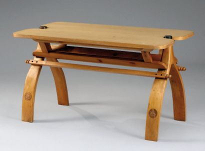 TRAVAIL FRANÇAIS
Table basse en frêne à plateau...