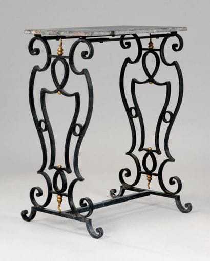TRAVAIL FRANÇAIS 1940
Table haute à hauteur...