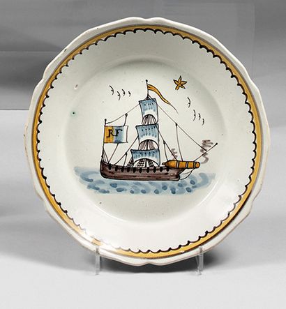 NEVERS
Earthenware plate with contoured rim,...