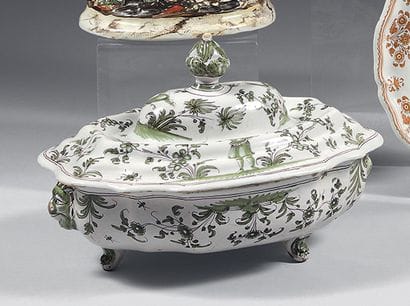 18th century Moustiers earthenware tureen...