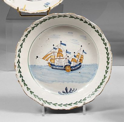 NEVERS
Earthenware plate with contoured rim...