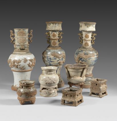 VIETNAM, BAT-TRANG kilns
A beige-gray porcelain...