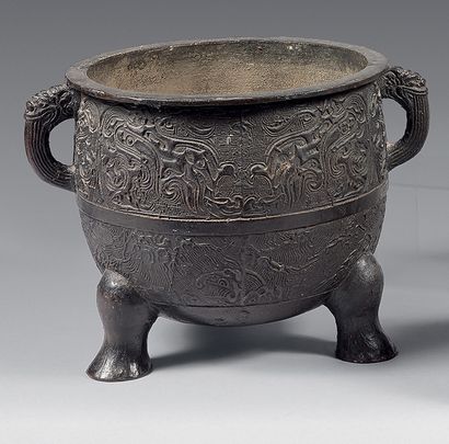 CHINA - 19th century
Large tripod incense...