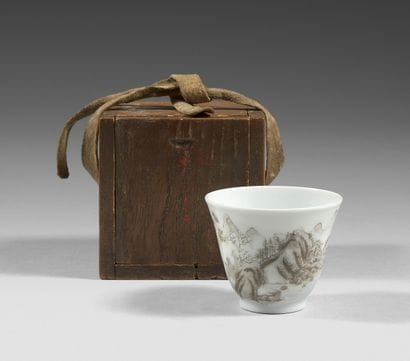 CHINA
Porcelain 