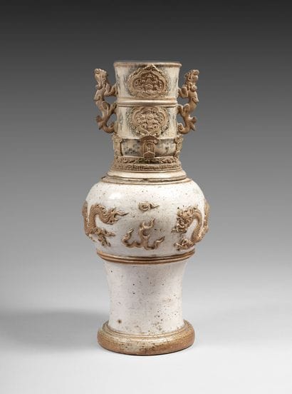 VIETNAM, BAT-TRANG kilns
A beige-gray porcelain...
