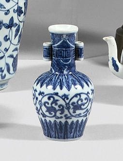 CHINA
Small baluster-shaped porcelain vase,...