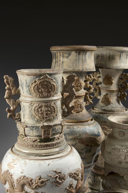 VIETNAM, BAT-TRANG kilns
A beige-gray porcelain...