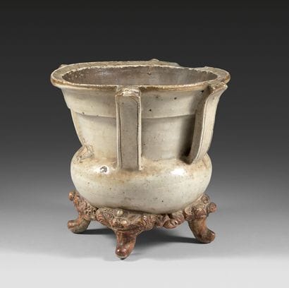 VIETNAM, BAT-TRANG kilns
Beige porcelain...
