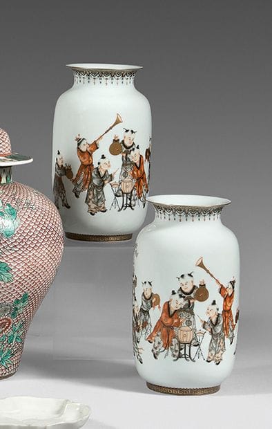 CHINA
Pair of baluster-shaped porcelain vases...