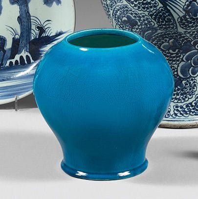 CHINA
Large-bodied baluster vase in porcelain...
