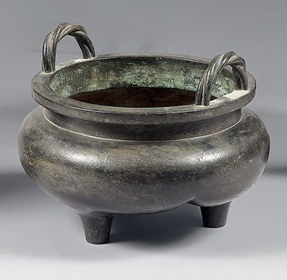 CHINA - 18th/19th century
Tripod incense...